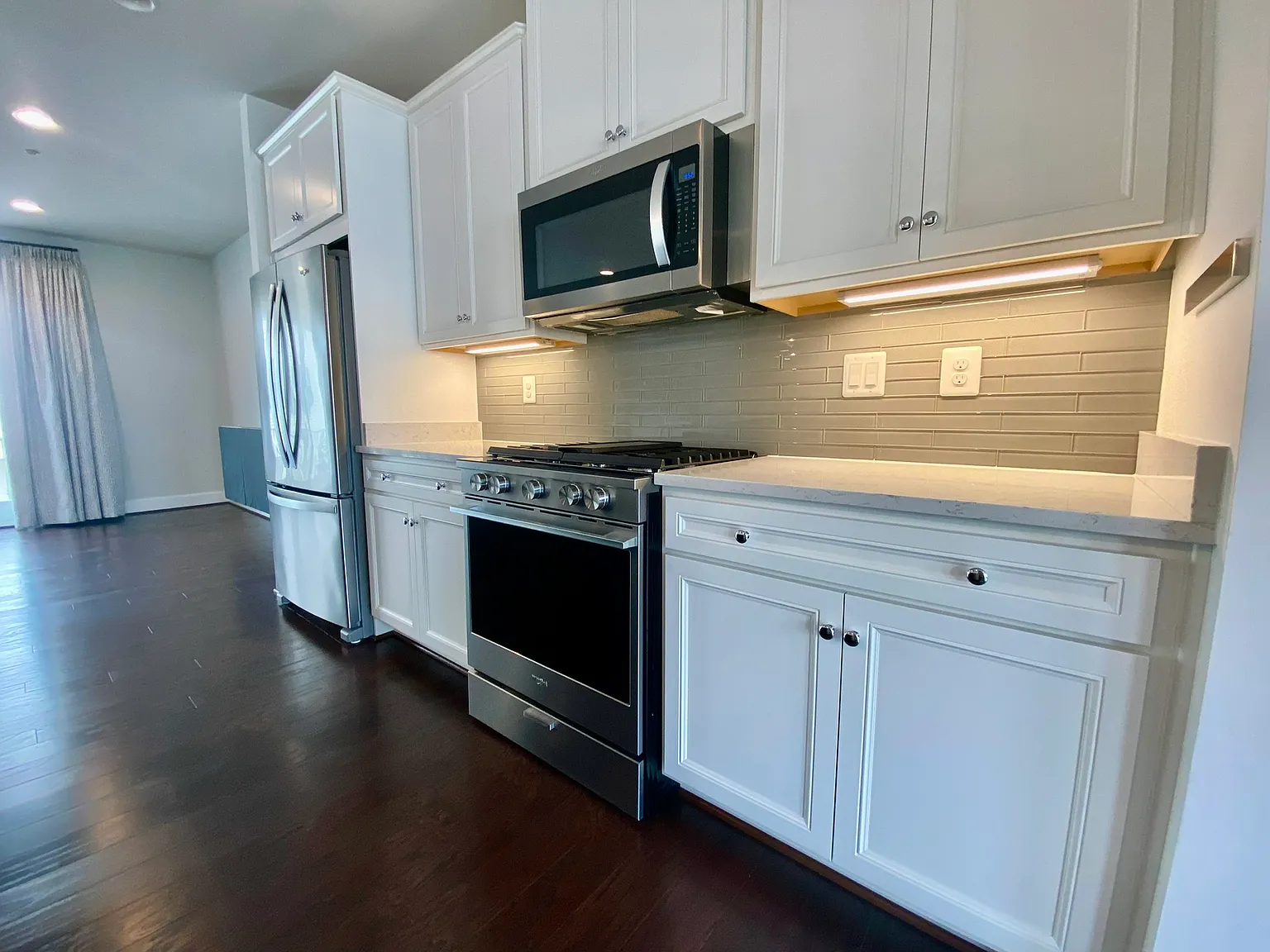 4 bed, 2000 sqft, $3,900 — Photo 4