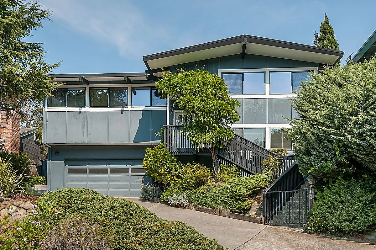 1585 Harbor Blvd photo 1