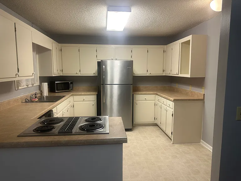 809 Hilltop Cir #HOUSE — Photo 31