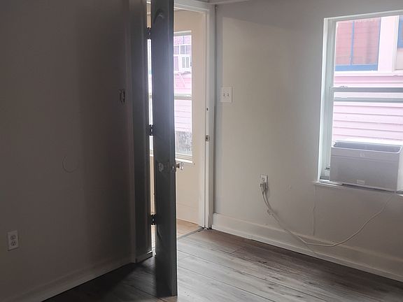4th image of 1664 Abundance St