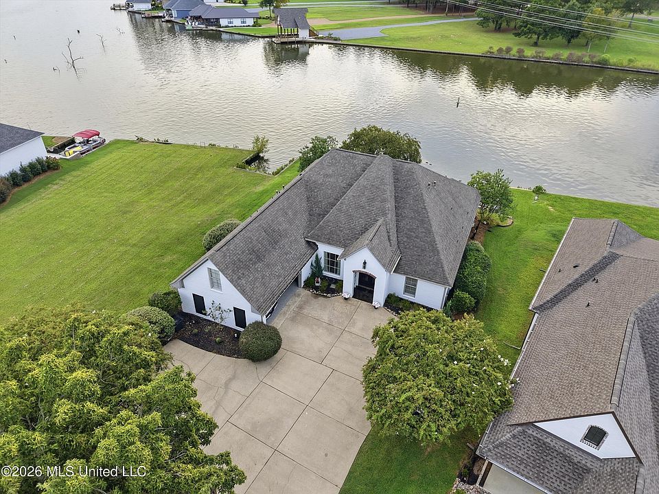1st image of 213 Northshore Pl