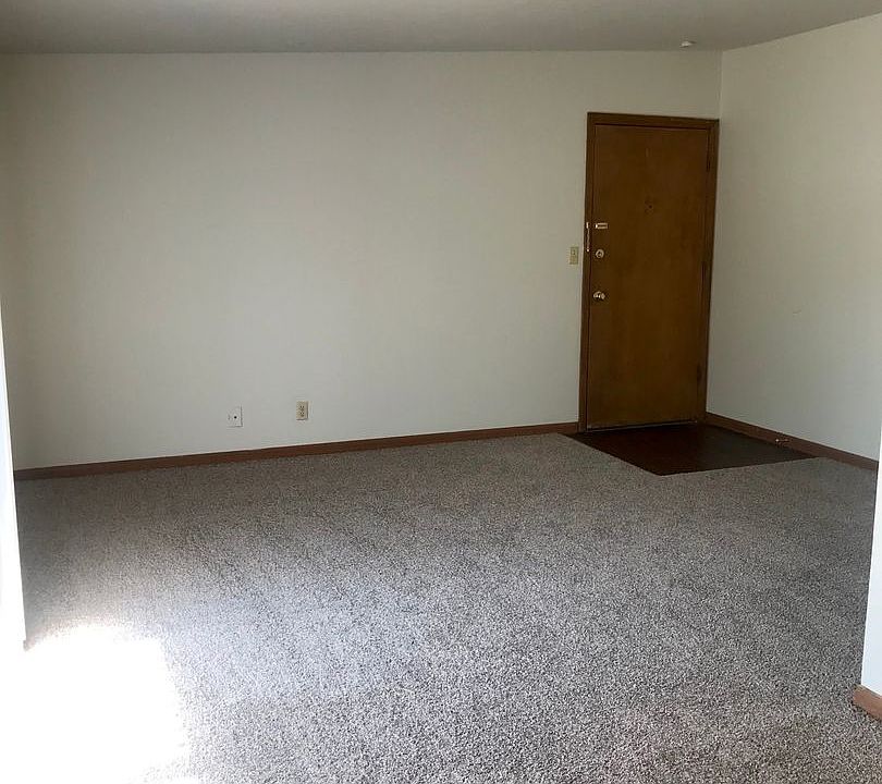 1st image of 1400 N 33rd St #164