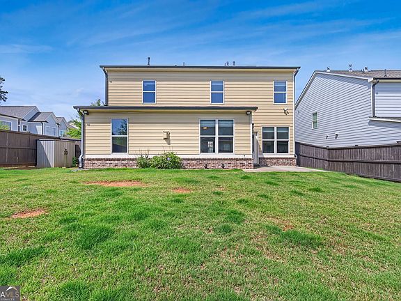 3rd image of 1650 Albion Dr