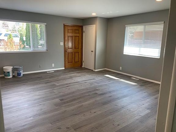 5th image of 4924 S Holladay Blvd