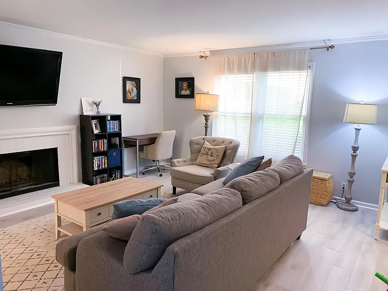 219 Westfield Dr — Photo 2