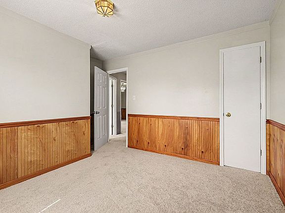 5th image of 114 Whitman Cir