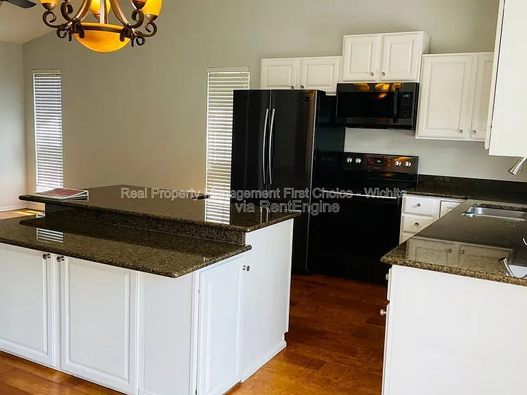 613 S Wheatland Cir — Photo 3