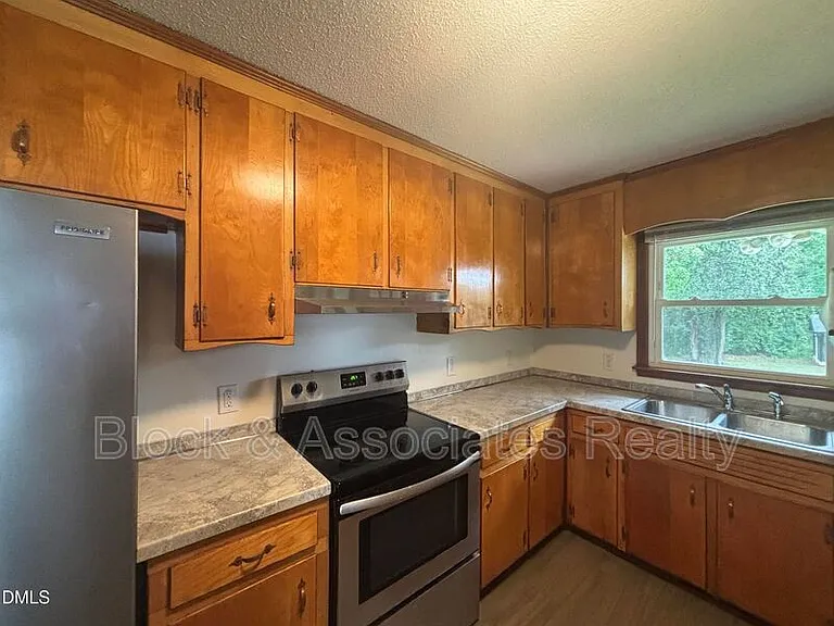 3609 Melrose Dr — Photo 23