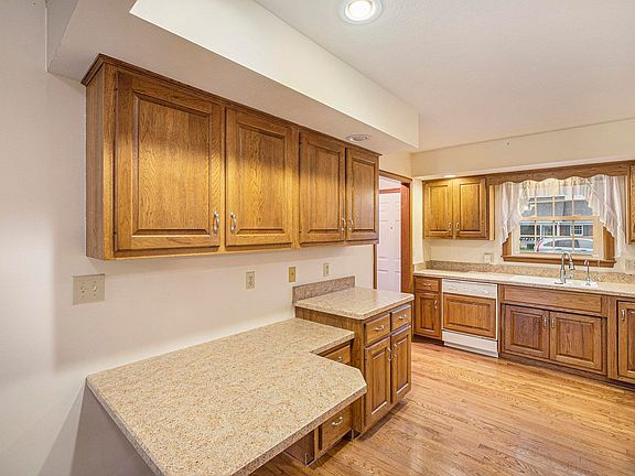 3rd image of 1425-6 Pembroke Cir