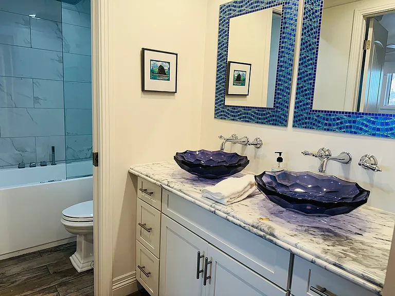 Guest bath in-suite with additional door from hallway.