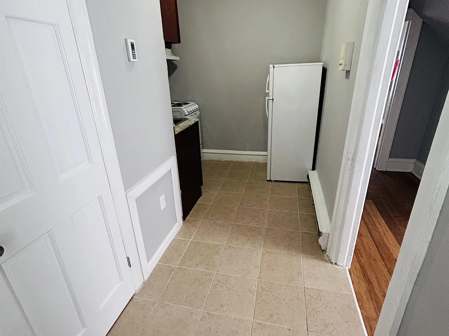 1221 Lindley Avenue - 3 — Photo 3
