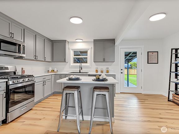 4th image of 1456 Pioneer Street
