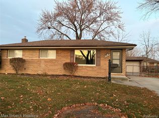 32246 Oakview Dr, Warren, MI