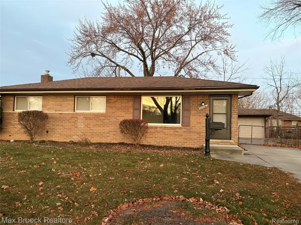 32246 Oakview Dr, Warren, MI 48092