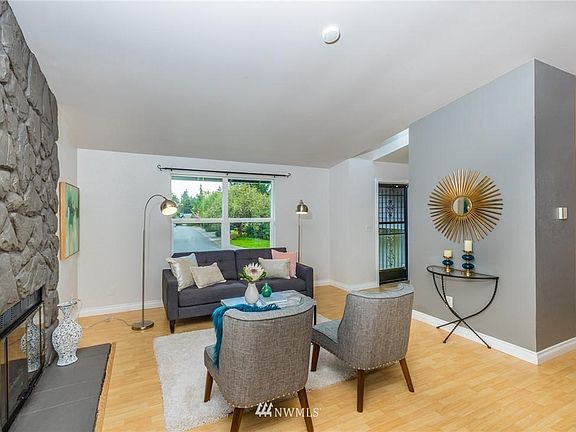 2nd image of 11002 NE 135th Pl