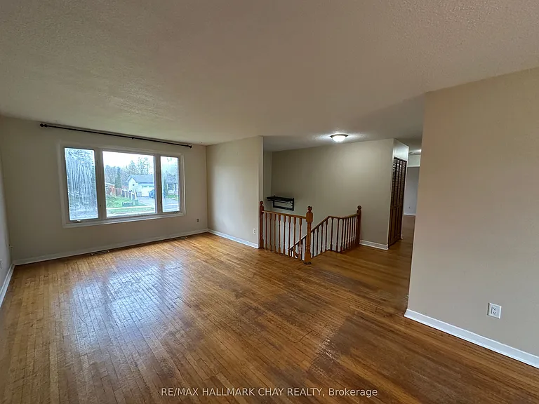 278 Pine Dr — Photo 2