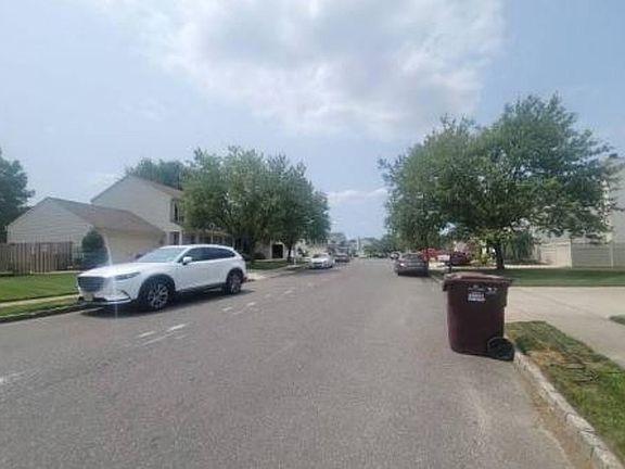 Exterior Neighborhood (street photo)