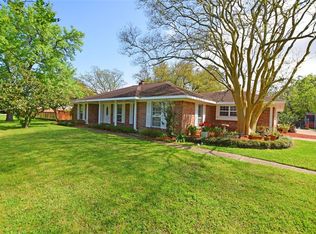 227 Seagrove Ave, Shoreacres, TX 77571