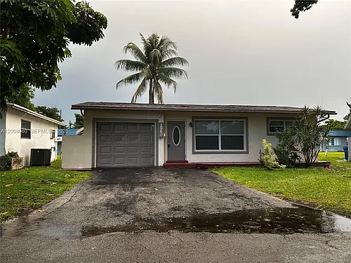 2960 NW 68th Way Photo 1