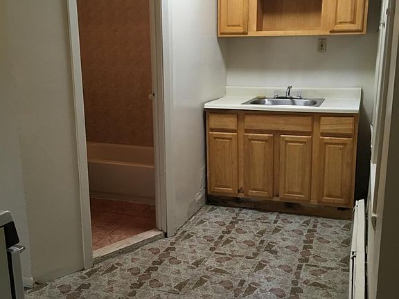 5th image of 85 Williams Ave #2