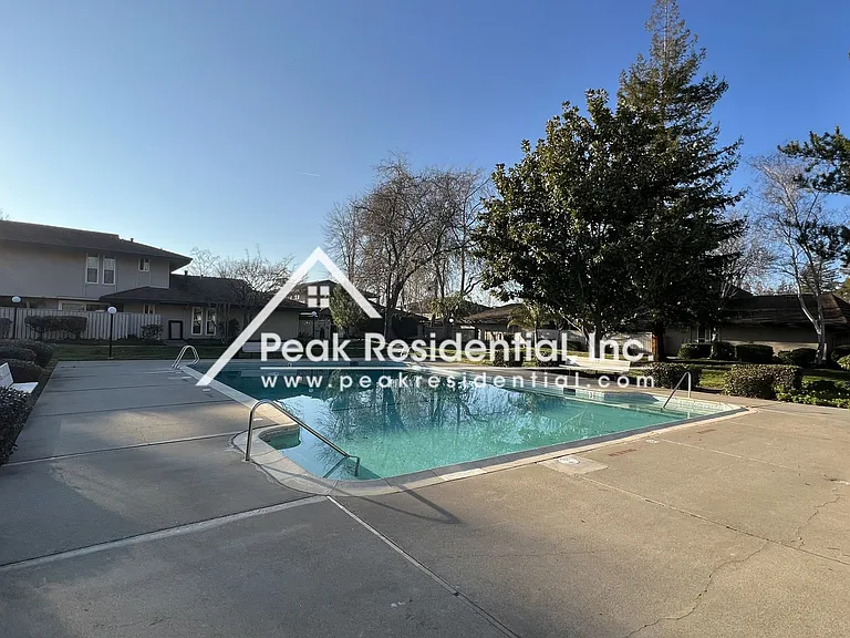 504 Roundtree Ct — Photo 23