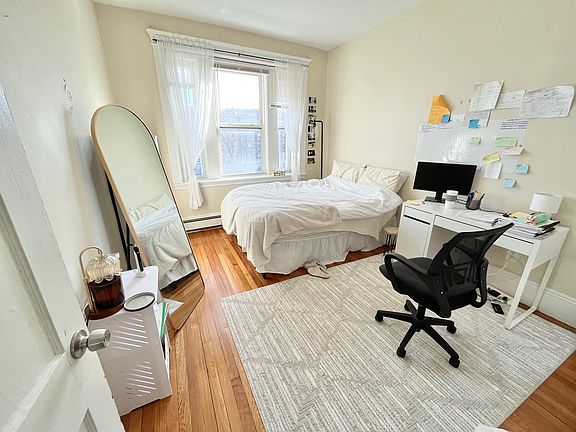 4th image of 19 Thatcher St #205