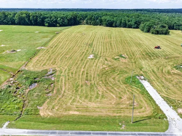 3 Nicholson Dr, Crossville, TN 38572