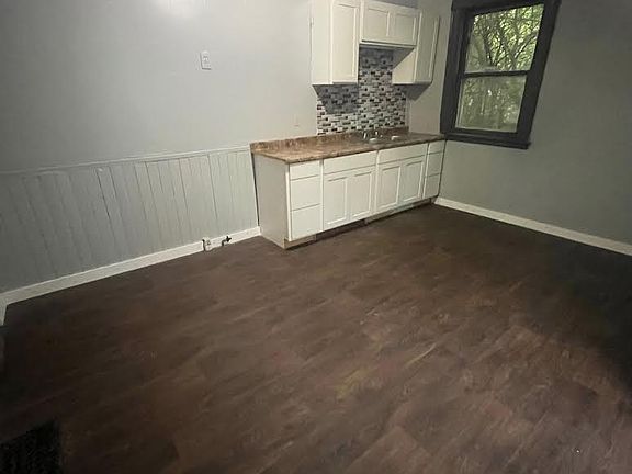 2nd image of 460 8th St