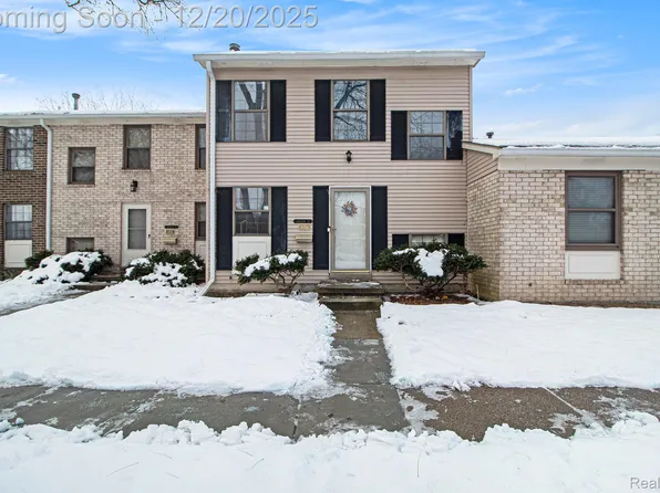 8354 Lakeview Ct, Ypsilanti, MI 48198