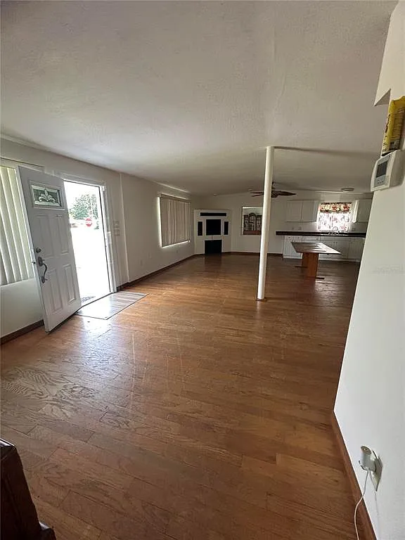 2 bed, 1.0 bath, 1029 sqft, $1,900 — Photo 2