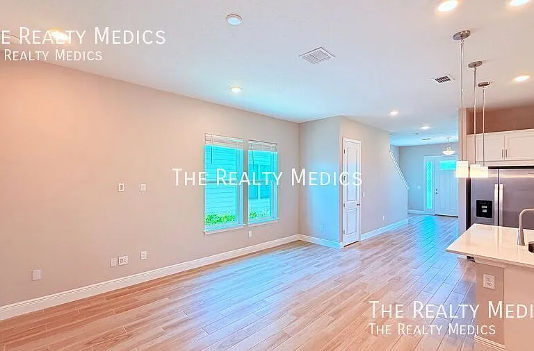 6495 Cyrils Dr — Photo 8