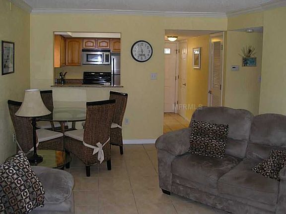 4th image of 918 La Costa Cir Unit 1