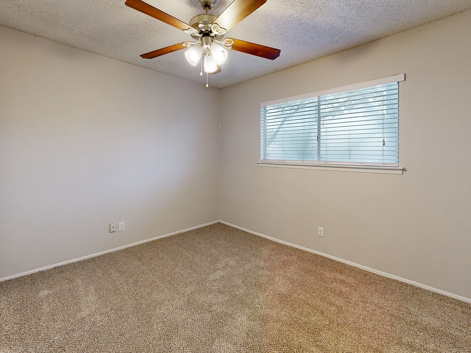 Lake Breeze Apartments — Photo 4