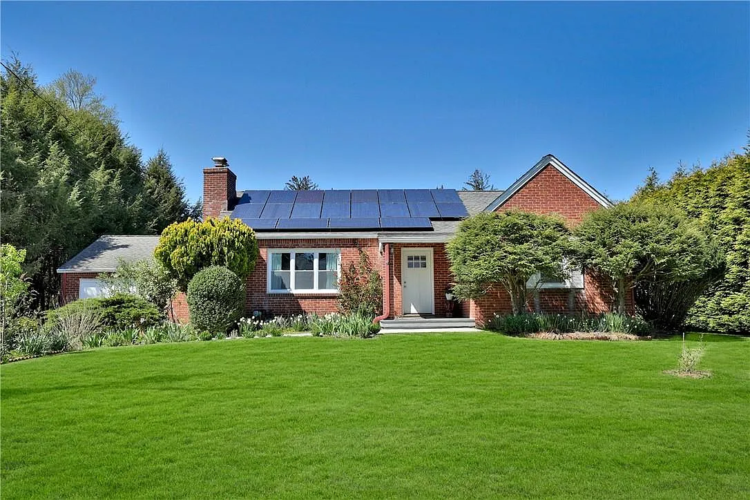 8 Deforest Avenue photo 1