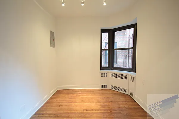 Sold by Rolling Stone Realty LLC | media 15