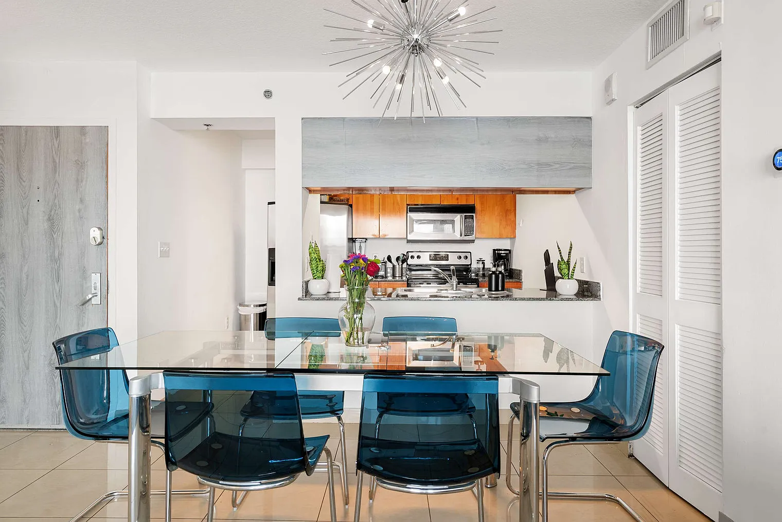 3 bed, 2.0 bath, 1227 sqft, $11,247 — Photo 4