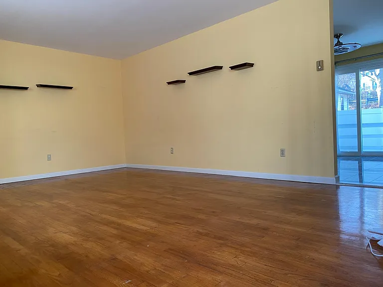 10 Hoover Ave #2 — Photo 4