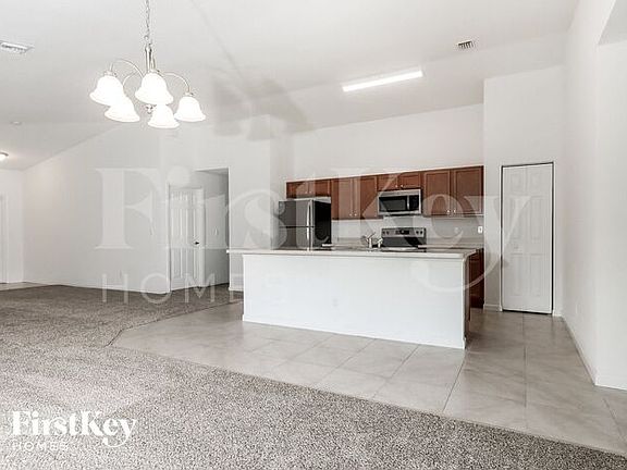 5th image of 471 SW Baoy Ave