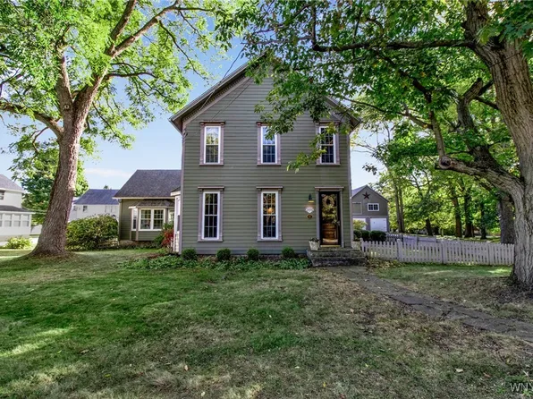 10685 S Park Ave, Clarence, NY 14031