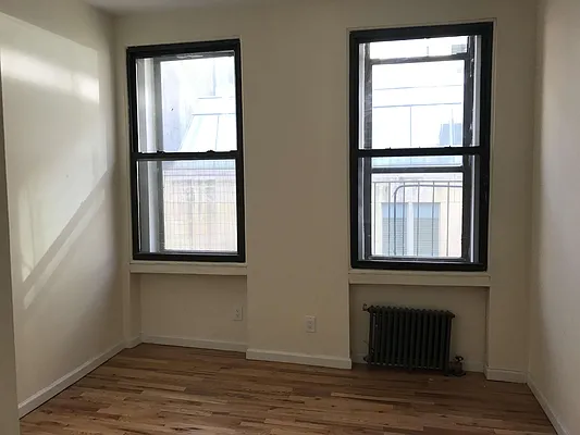 Rented by Salon Realty Corp | media 19