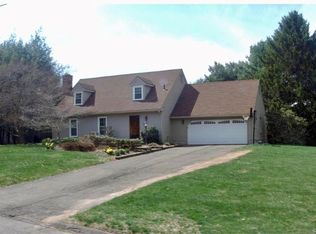 15 Squire Ln, Hamden, CT 06518