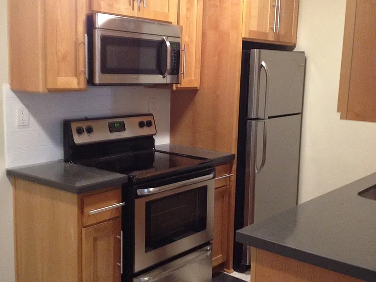 Lombardy Apartments — Photo 18