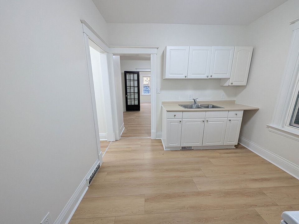 1st image of 15 Court St
