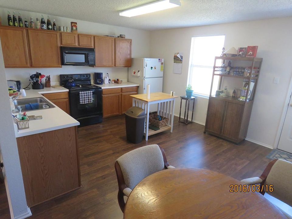 Granite is now on countertops and breakfast bar!!!