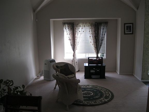 4th image of 5906 68th Dr NE