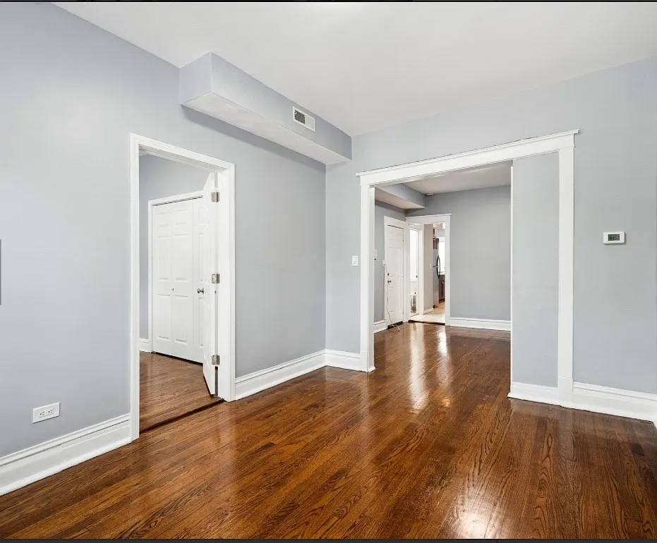Building Photo - 1341 N Ashland Ave #2F