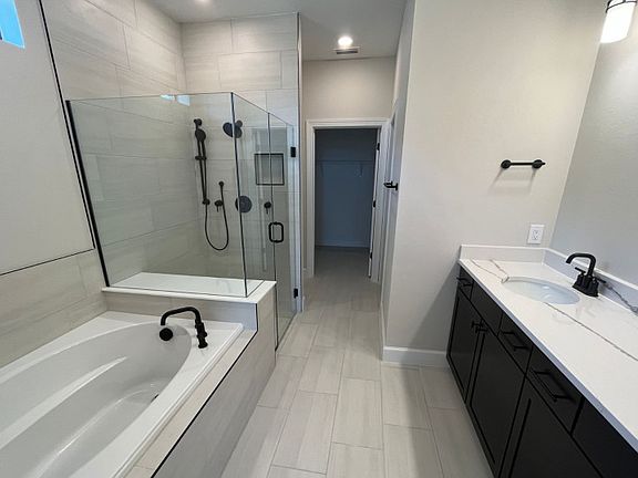 Owner s bathroom with tub