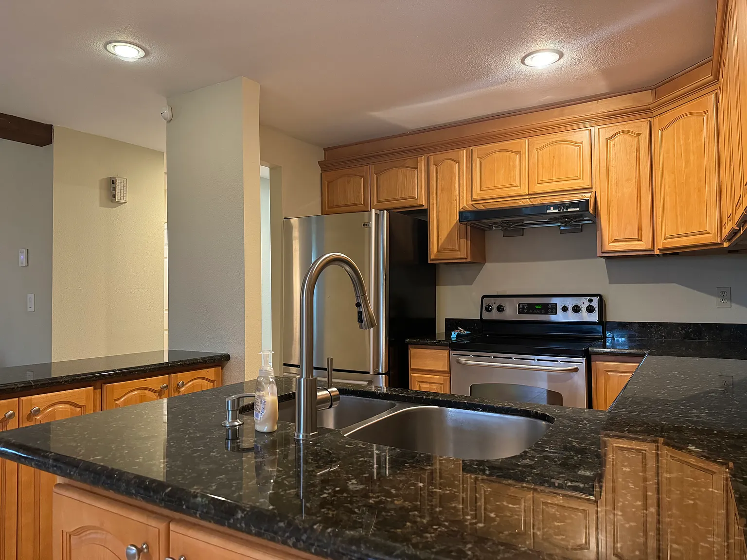 2 bed, 2.5 bath, 1278 sqft, $2,700 — Photo 1
