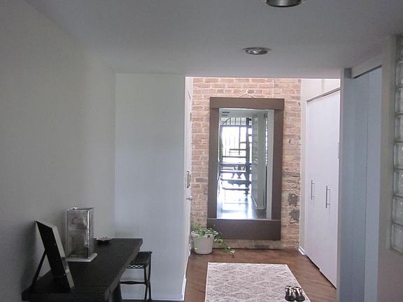 5th image of 2620 N Clybourn Ave
