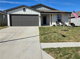 20212 W 194th St, Spring Hill, KS 66083